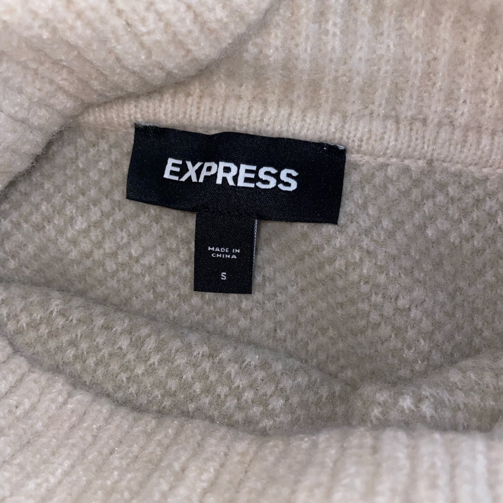 Express Turtleneck Sweater - Picture 9 of 9